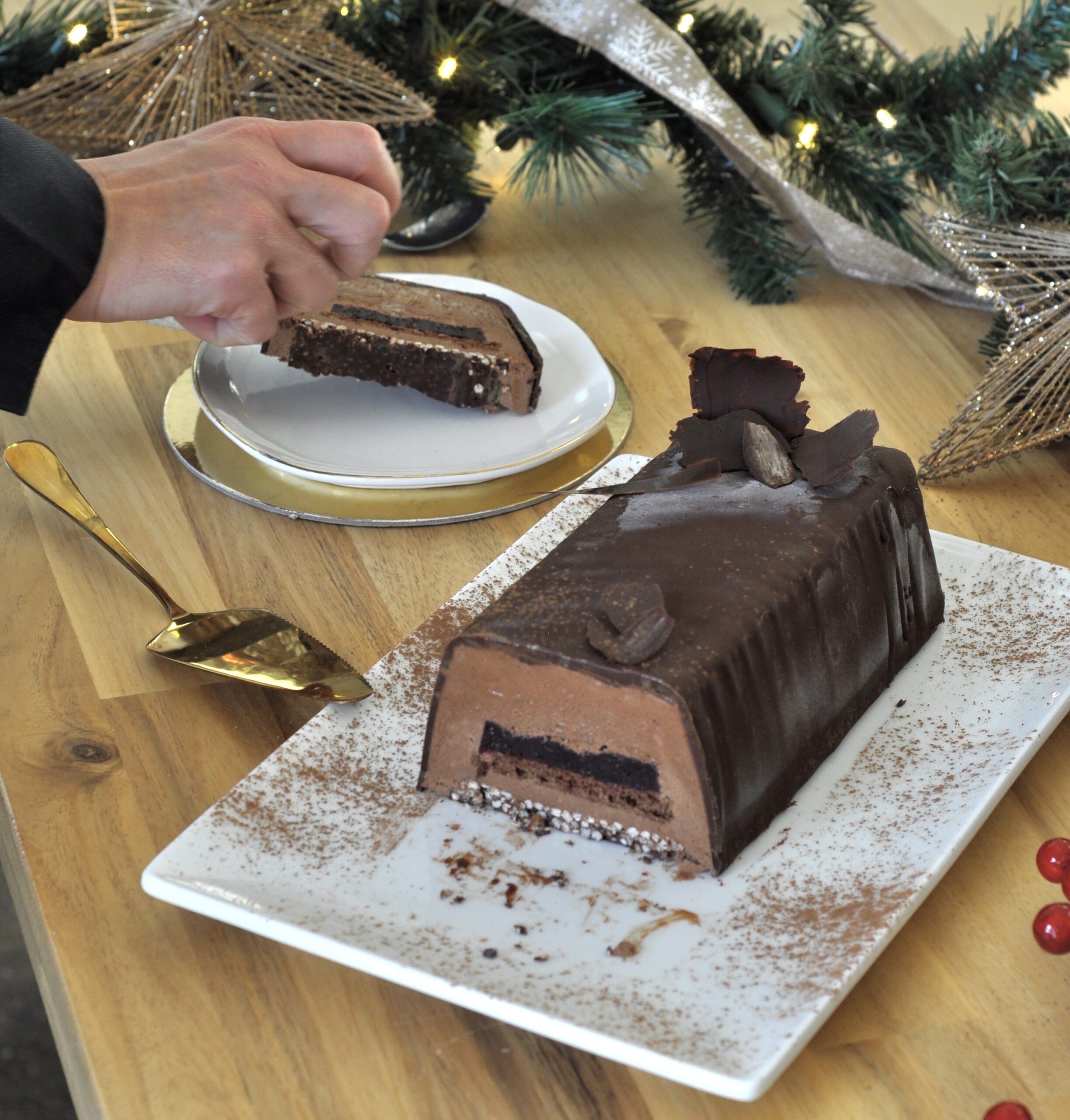 Bûche glacee au chocolat et cerise noire